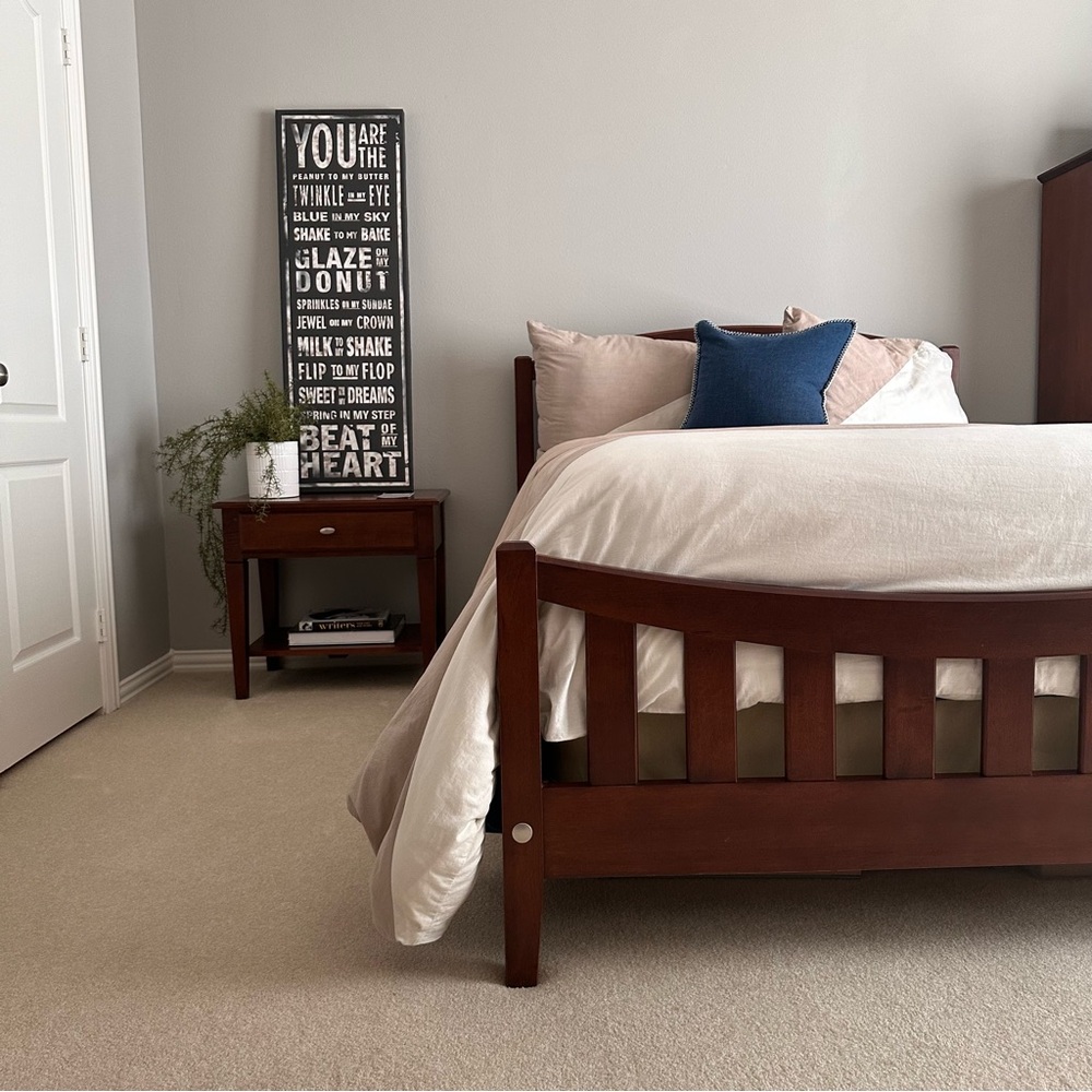 NWT - West Elm - Duvet cover w 9 pillow shams - neutral tones, diagonal p…